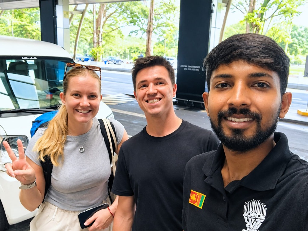 Sri Lanka private taxi service — airport transfers and tours for foreign tourists