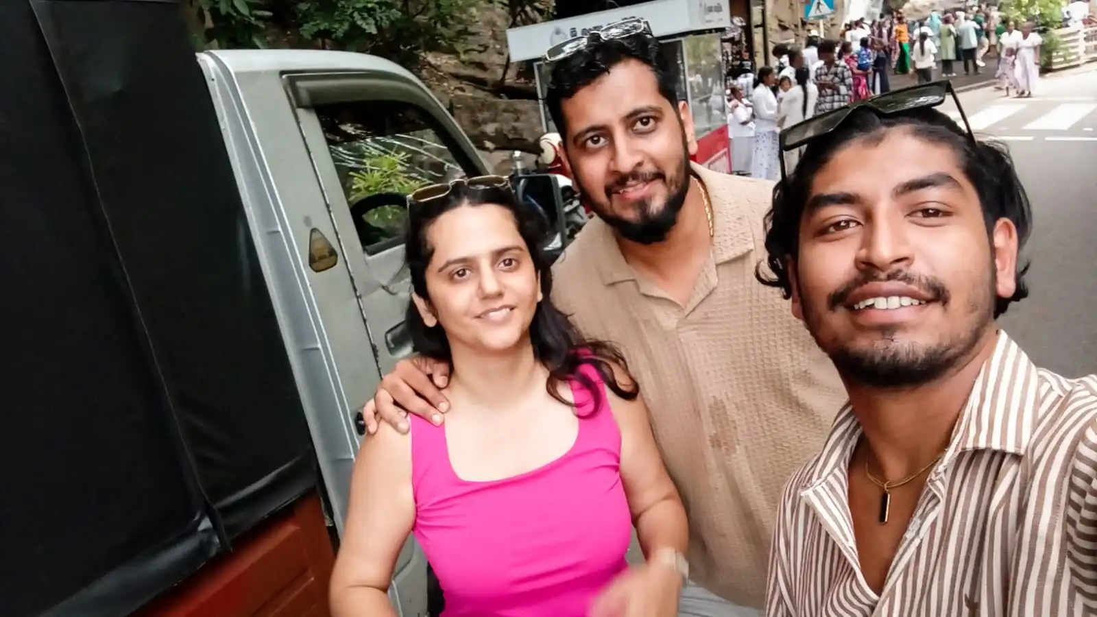 Solo traveler reviewing their Sri Lanka private taxi experience